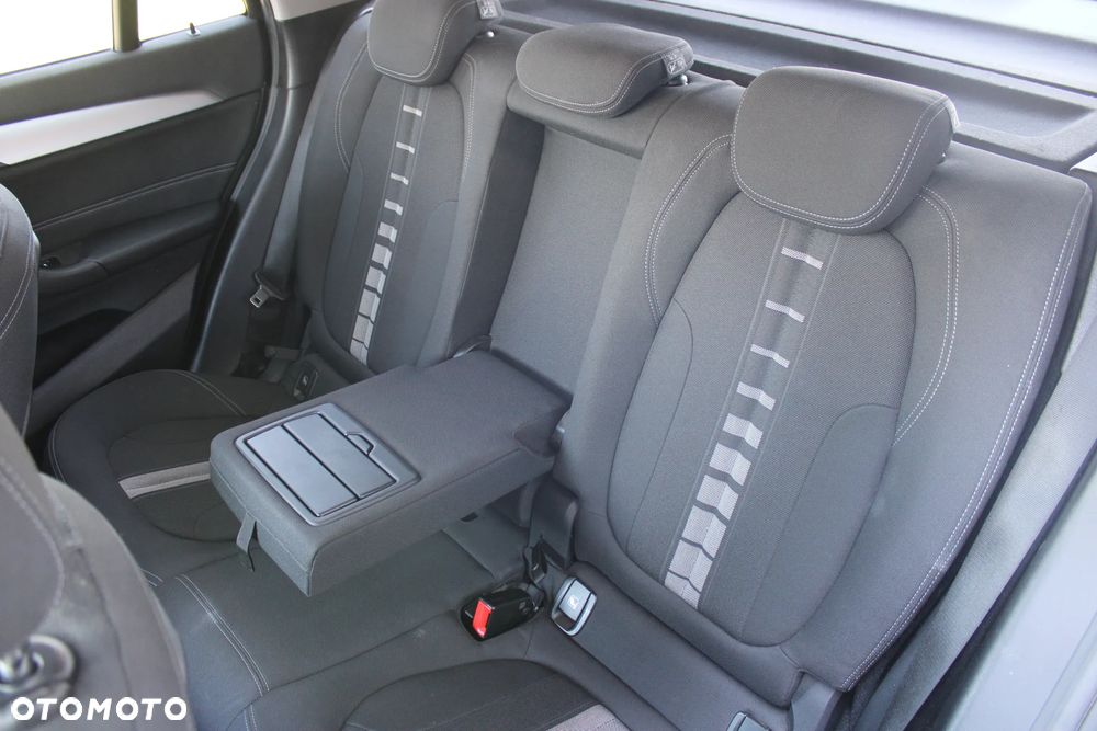 BMW X1 xDrive20i Advantage - 20
