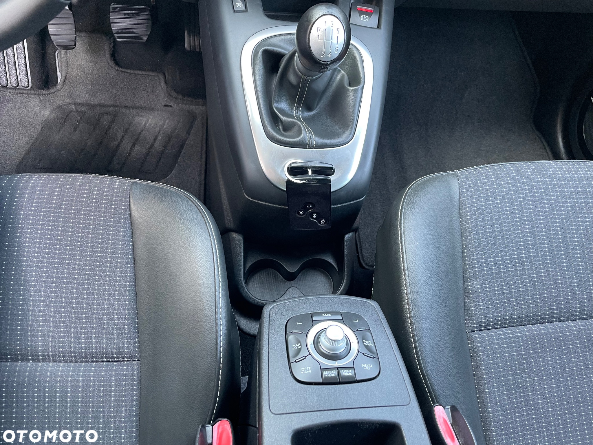 Renault Scenic dCi 110 Xmod Paris - 23