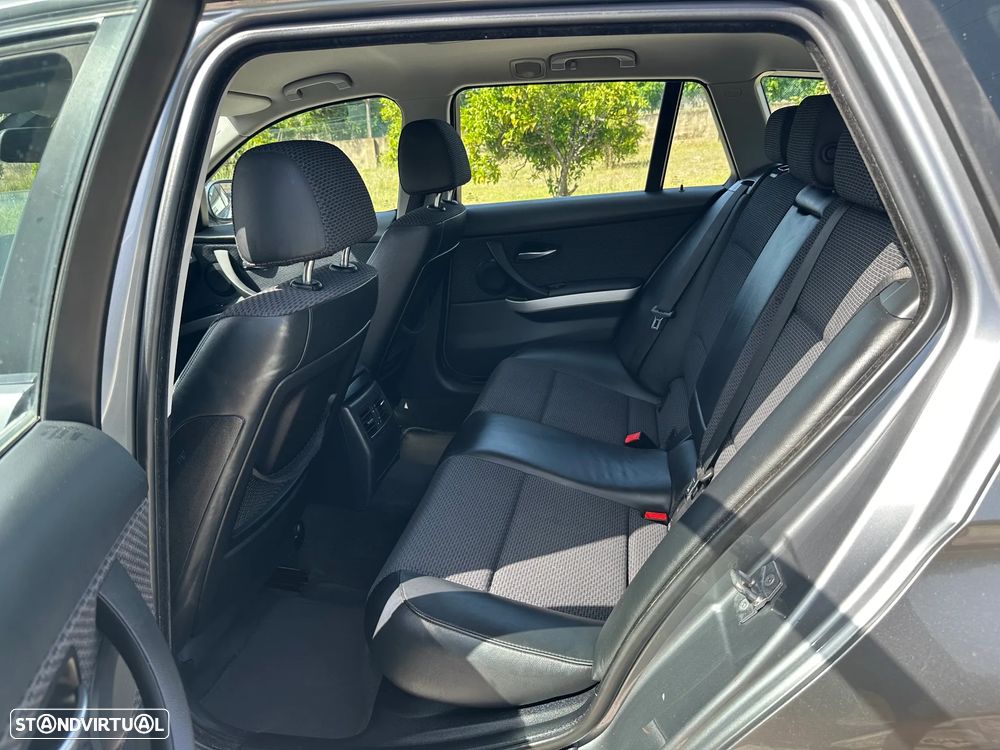 BMW 318 d Navigation - 32
