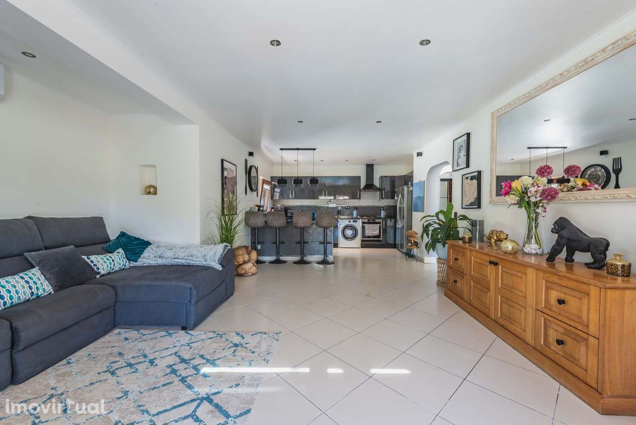 Casa tradicional reformada com grande jardim em Budens - Grande imagem: 4/41