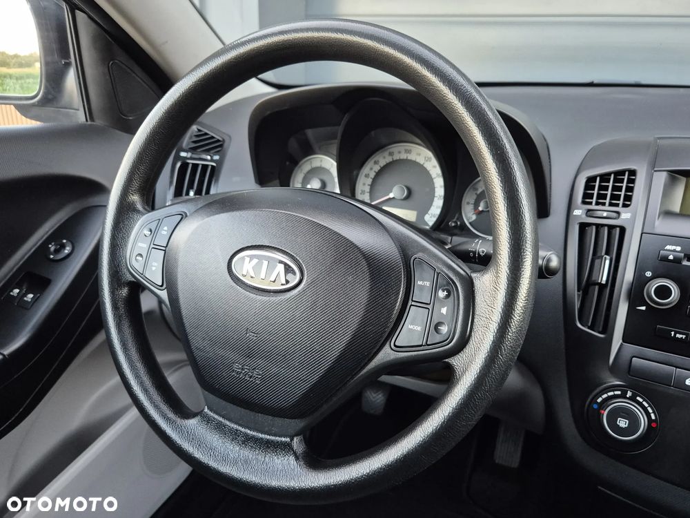 Kia ProCeed - 17