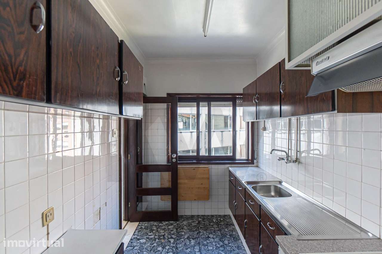 Apartamento T2 com enorme potencial no coração de Vila Nova de Gaia - Grande imagem: 3/35