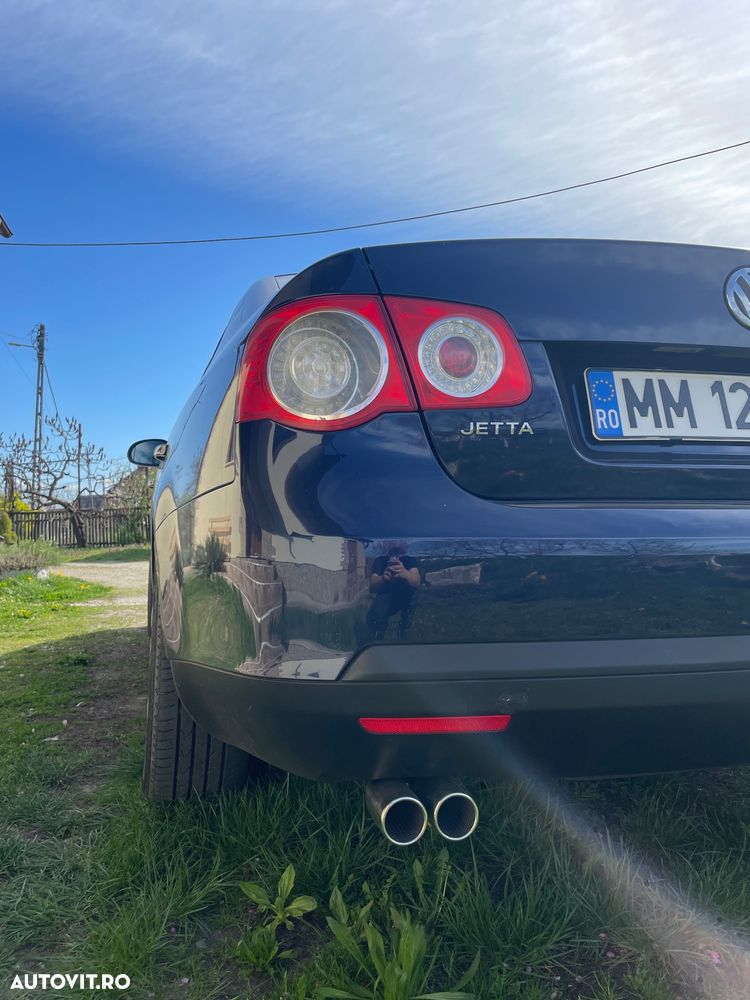Volkswagen Jetta 1.6 Comfortline - 11