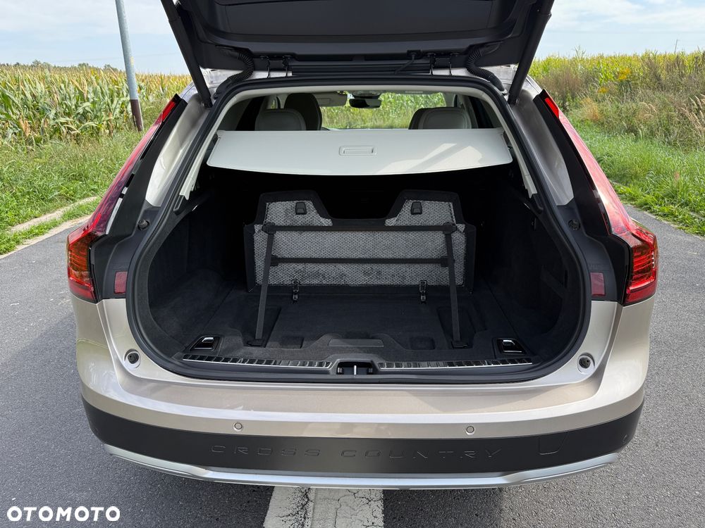 Volvo V90 Cross Country B5 B AWD Ultimate - 24