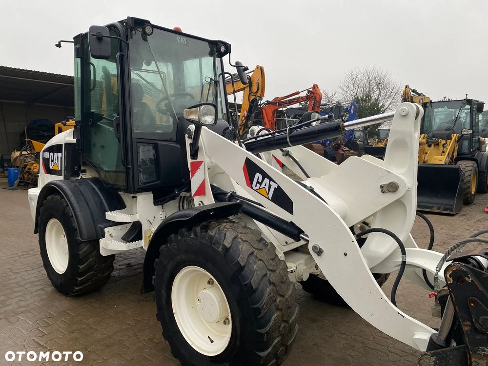 Caterpillar CAT 908M, 2020 ROK, 3400 MTH, ŁYŻKA OTWIERANA + WIDŁY, z NIEMIEC, - 13