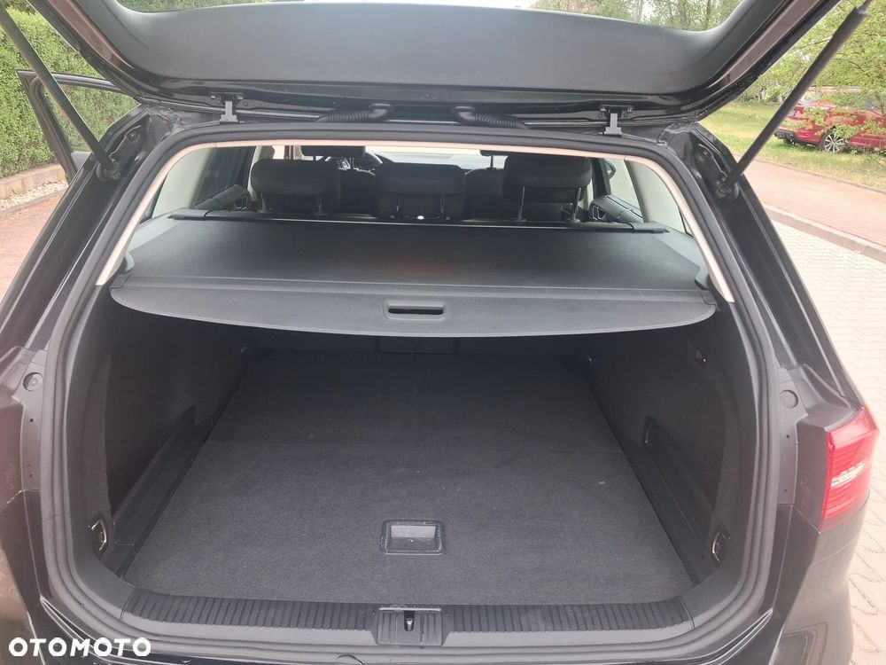 Volkswagen Passat - 36