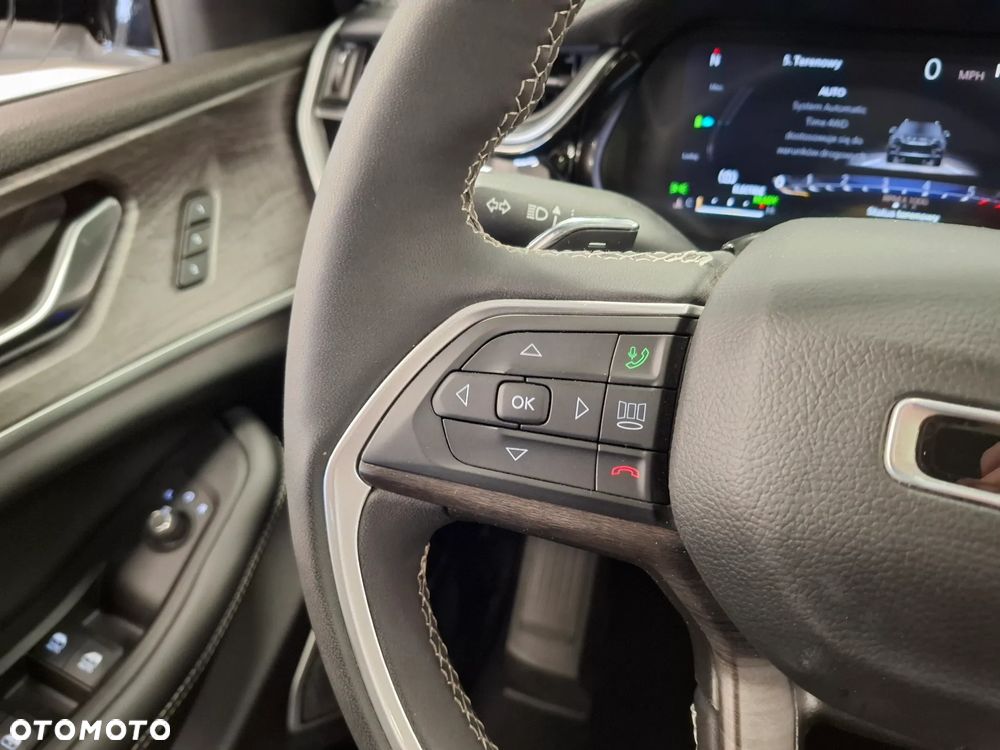 Jeep Grand Cherokee - 21