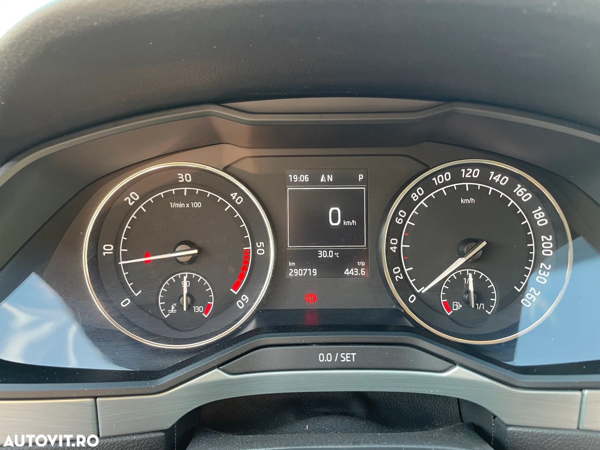 Skoda Superb 2.0 TDI DSG Active - 8