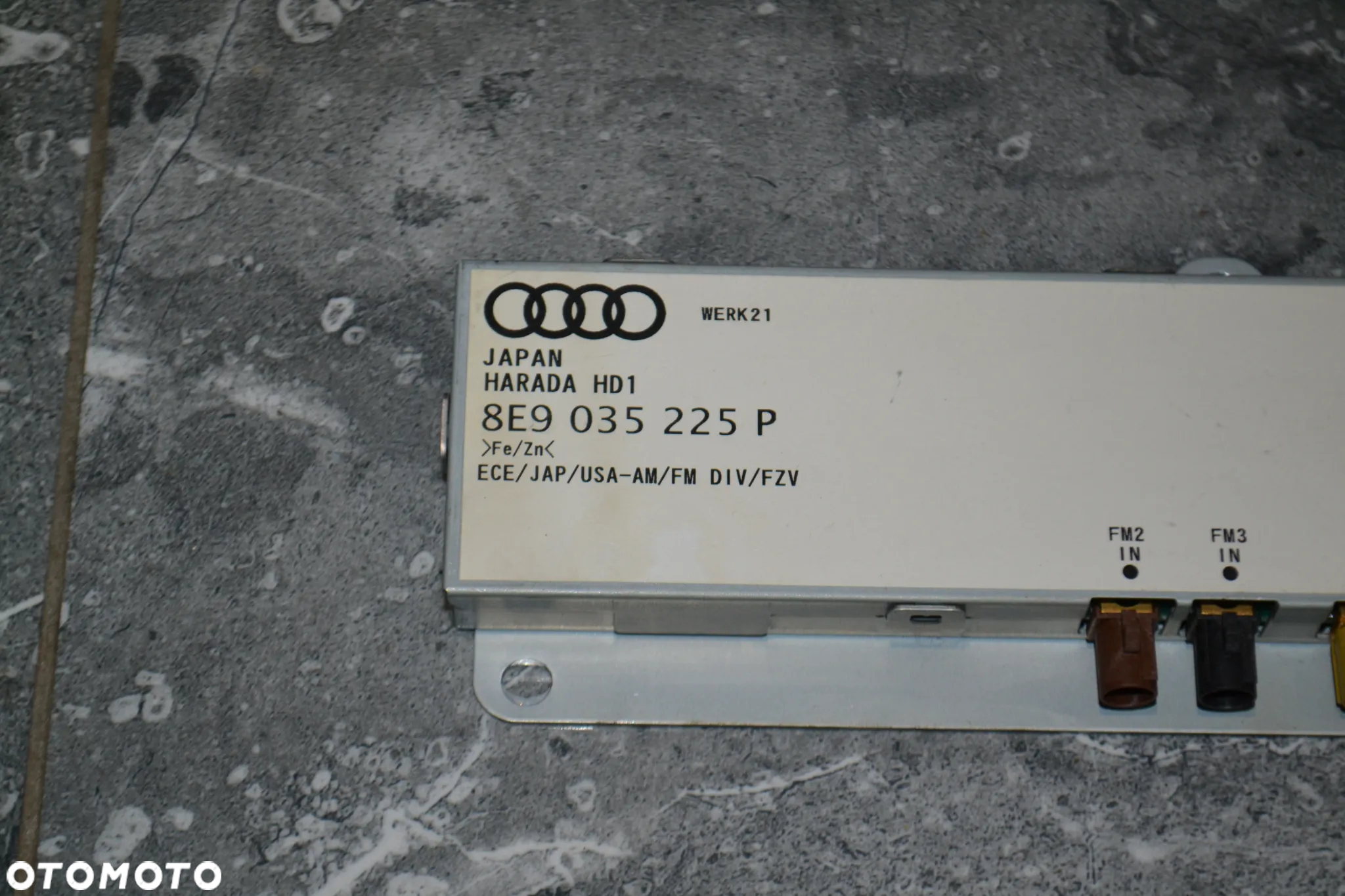 AUDI A4 B6 B7 WZMACNIACZ ANTENOWY 8E9035225P - 2