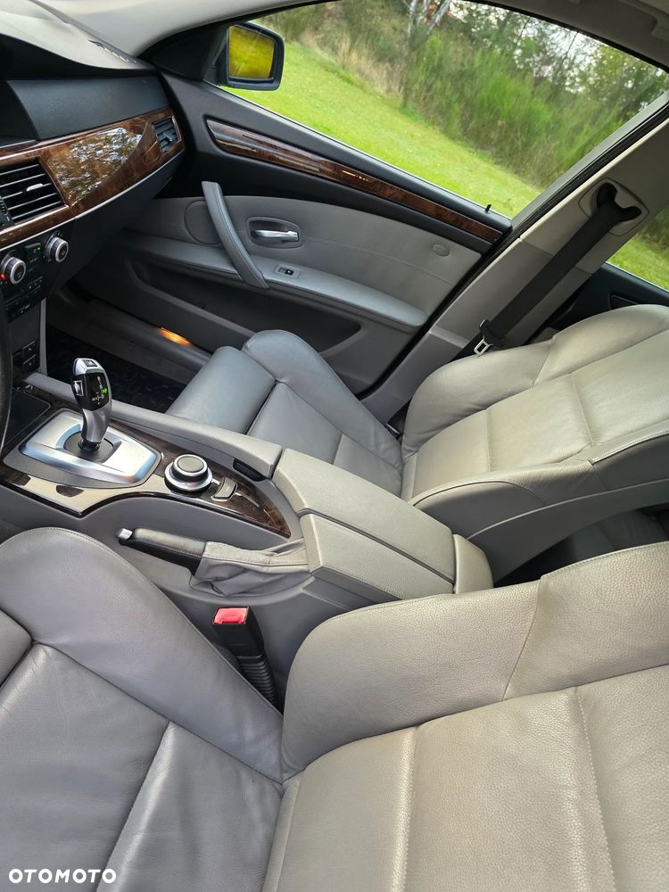 BMW Seria 5 525d Edition Sport - 12