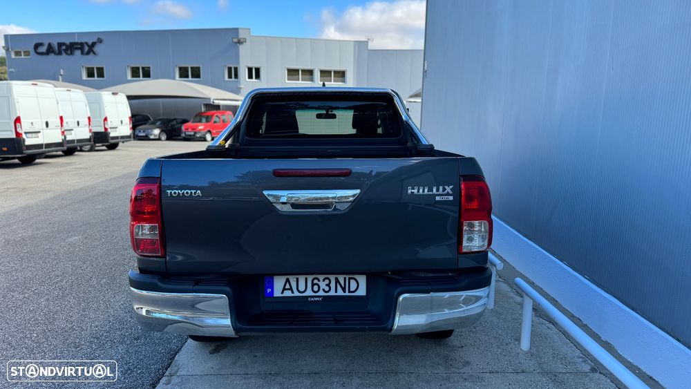 Toyota Hilux 2.4 D-4D 4WD Trial - 4