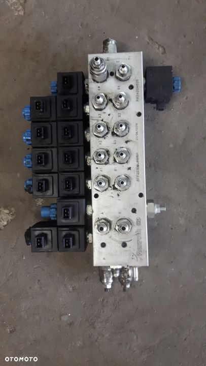 Blok zaworowy rozdzielacz KOMBAJN FENDT 6335C 15r - 2