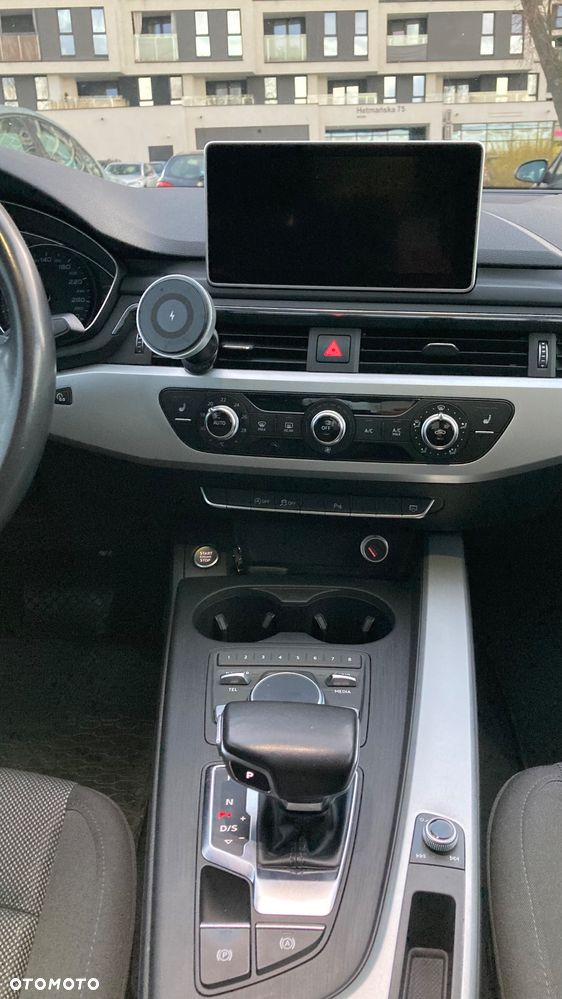 Audi A4 Limousine 1.4 TFSI Sport S tronic - 8