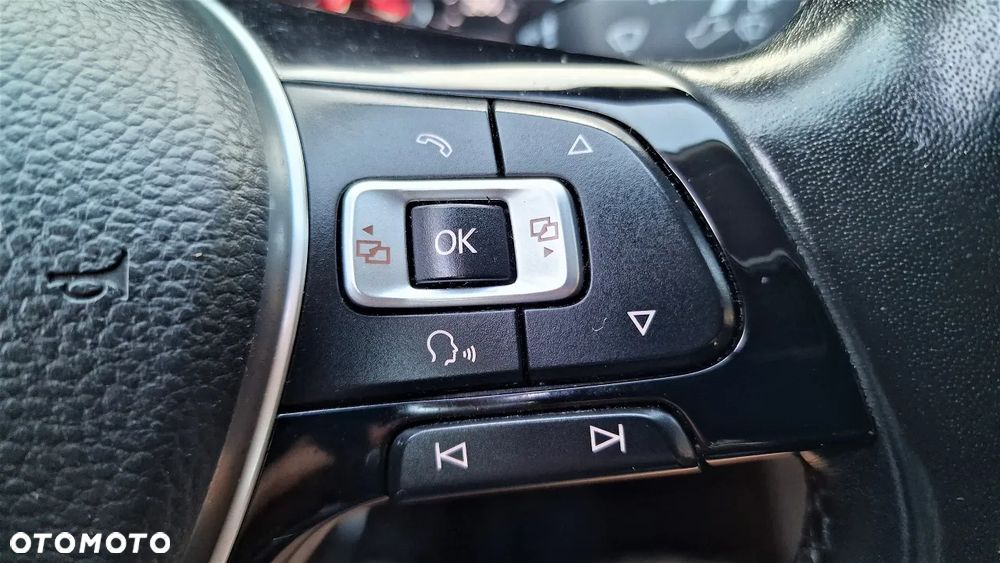 Volkswagen Passat 1.8 TSI BMT Comfortline - 18