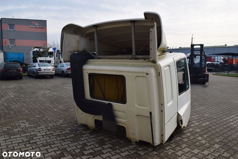 SZKIELET KABINY WRAZ Z DRZWIAMI DAF CF - 4