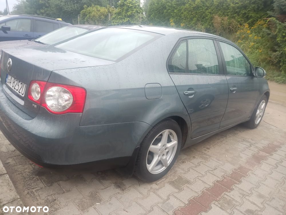 Volkswagen Jetta 1.6 FSI Comfortline - 8