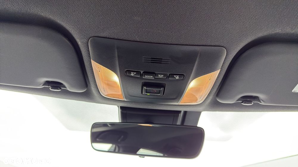 Toyota Corolla 2.0 Hybrid Comfort - 24