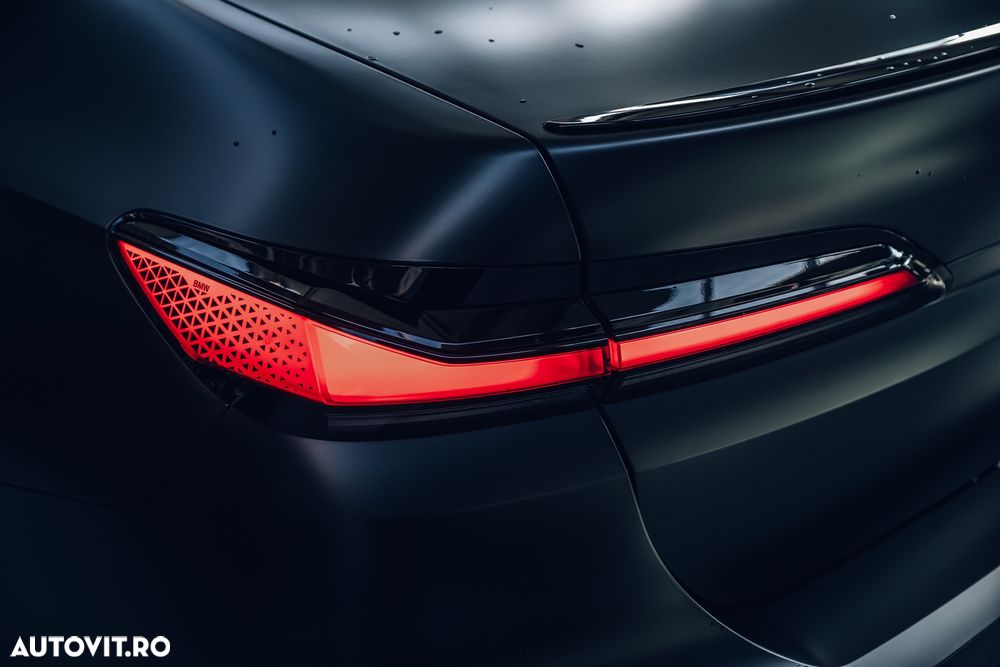 BMW M7 M760e xDrive AT PHEV - 12