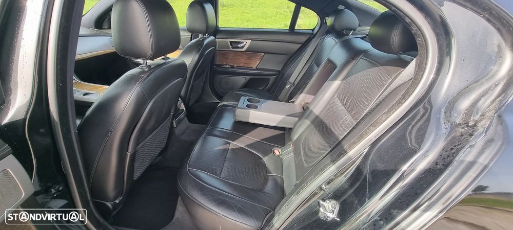 Jaguar XF 2.7 D V6 Premium Luxury - 6