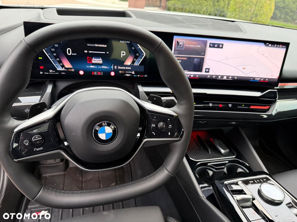 BMW Seria 5 530i xDrive - 16