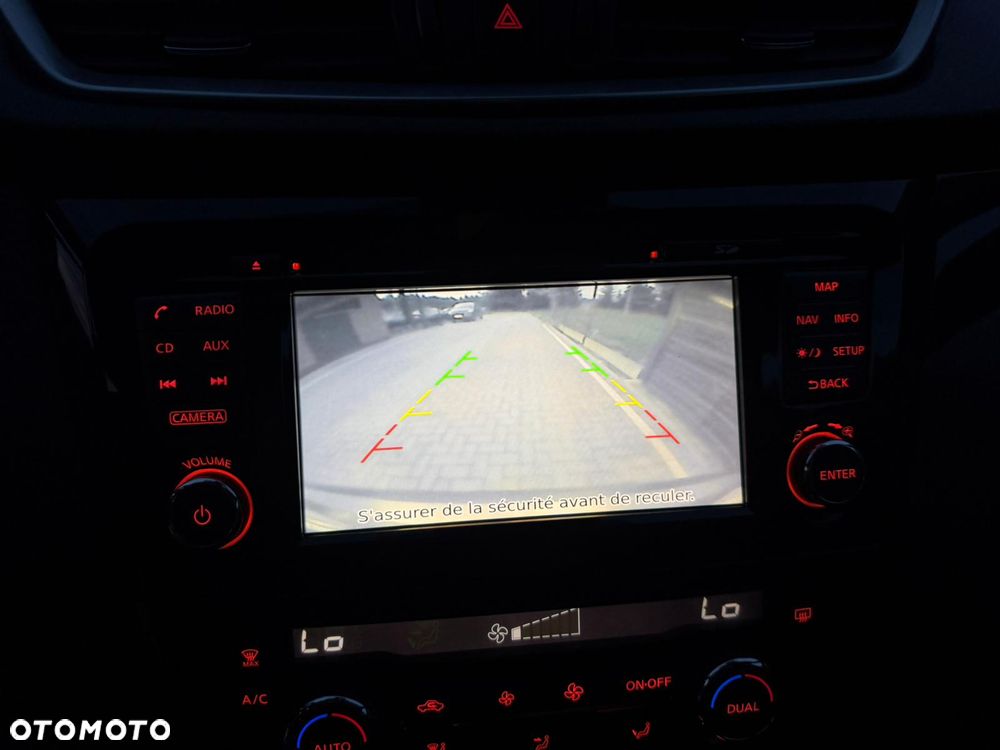 Nissan Qashqai 1.6 DCi Xtronic N-Connecta - 16