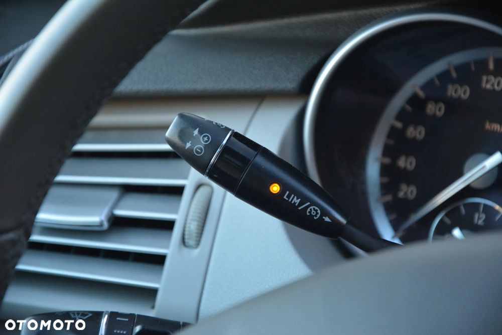 Mercedes-Benz Klasa R 300 CDI 7G-TRONIC DPF BlueEFFICIENCY - 39