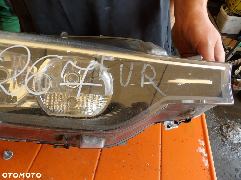 BMW - F30 - H7 - URWANE UCHO - PRAWA LAMPA PRZEDIA - EUROPA - 7259524 - 2