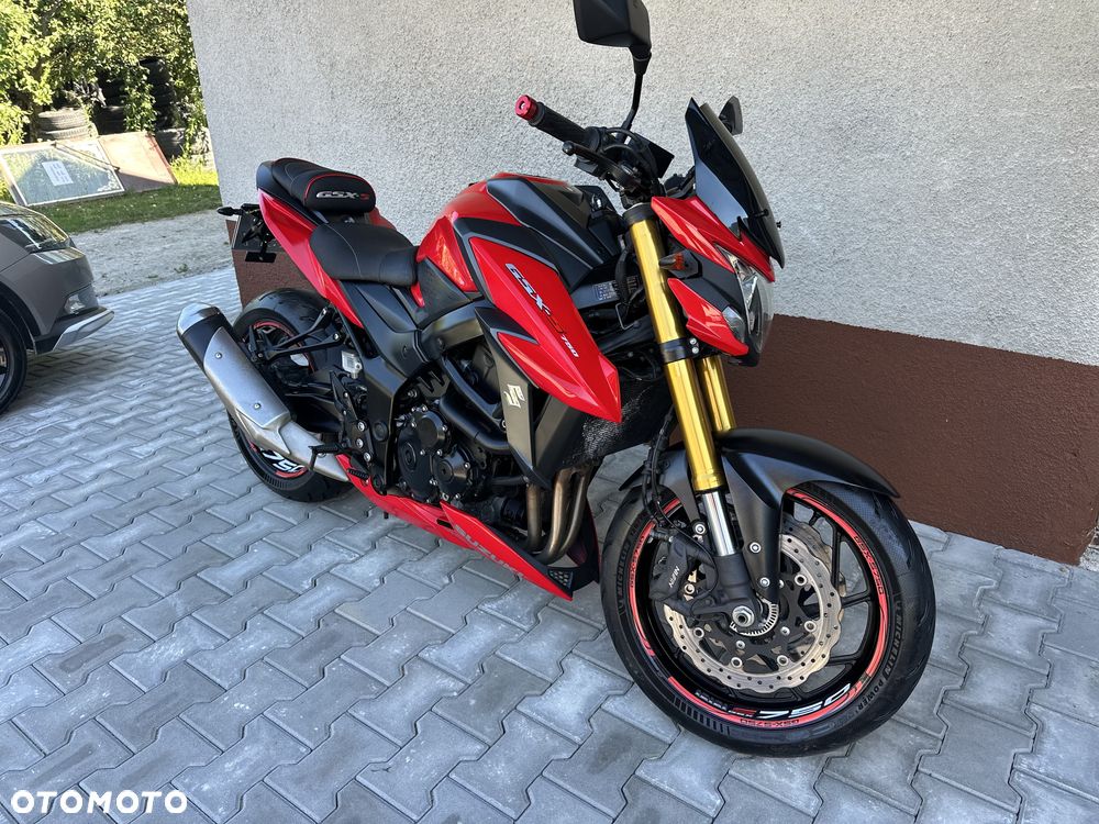 Suzuki GSX - 24