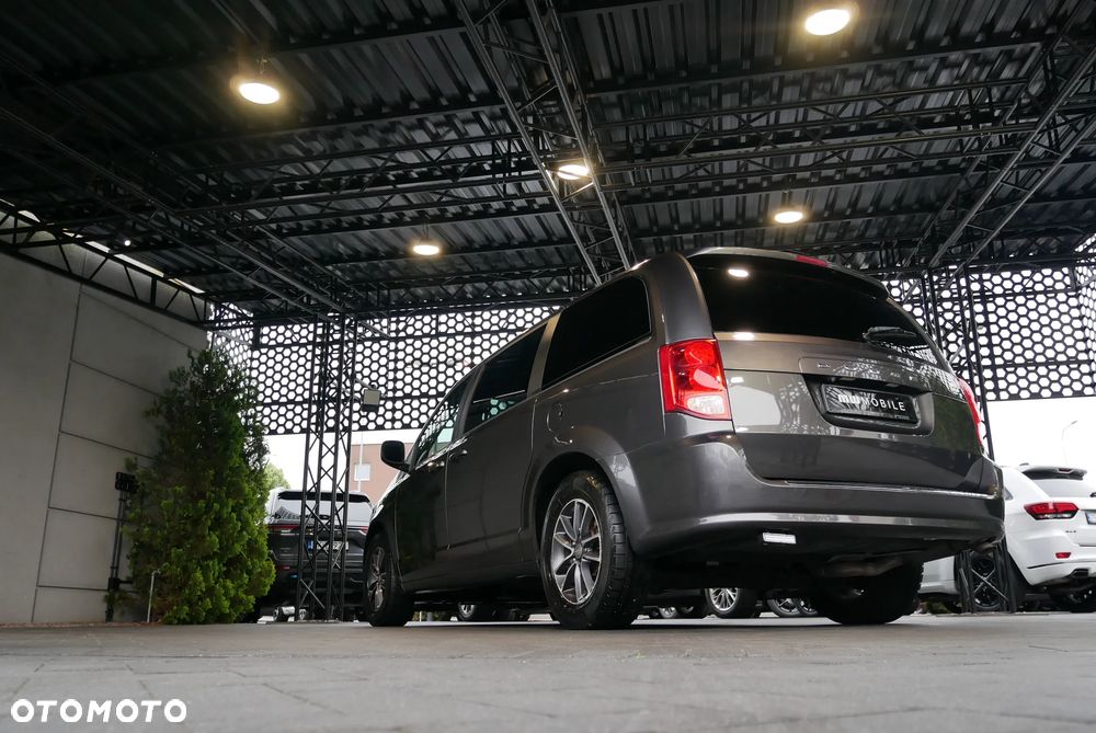 Dodge Grand Caravan - 39