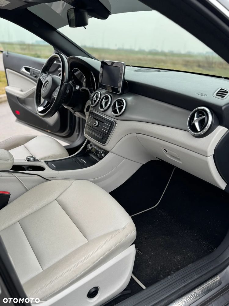 Mercedes-Benz CLA 250 7G-DCT Sport - 22