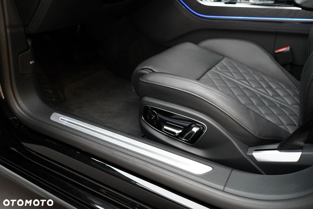 Audi A8 - 15