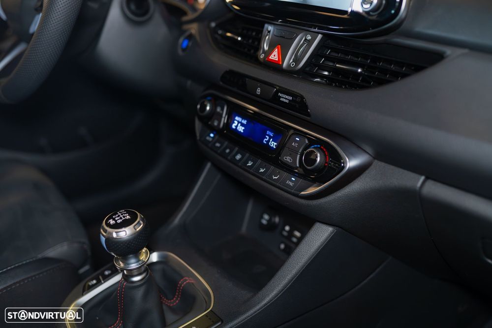 Hyundai i30 N 2.0 T-GDi Performance Pack - 30