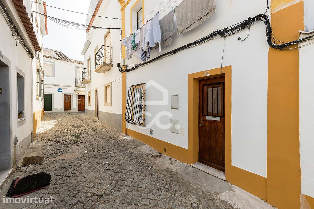Moradia T2 de Rés do Chão no Centro Histórico de Évora - Grande imagem: 2/25