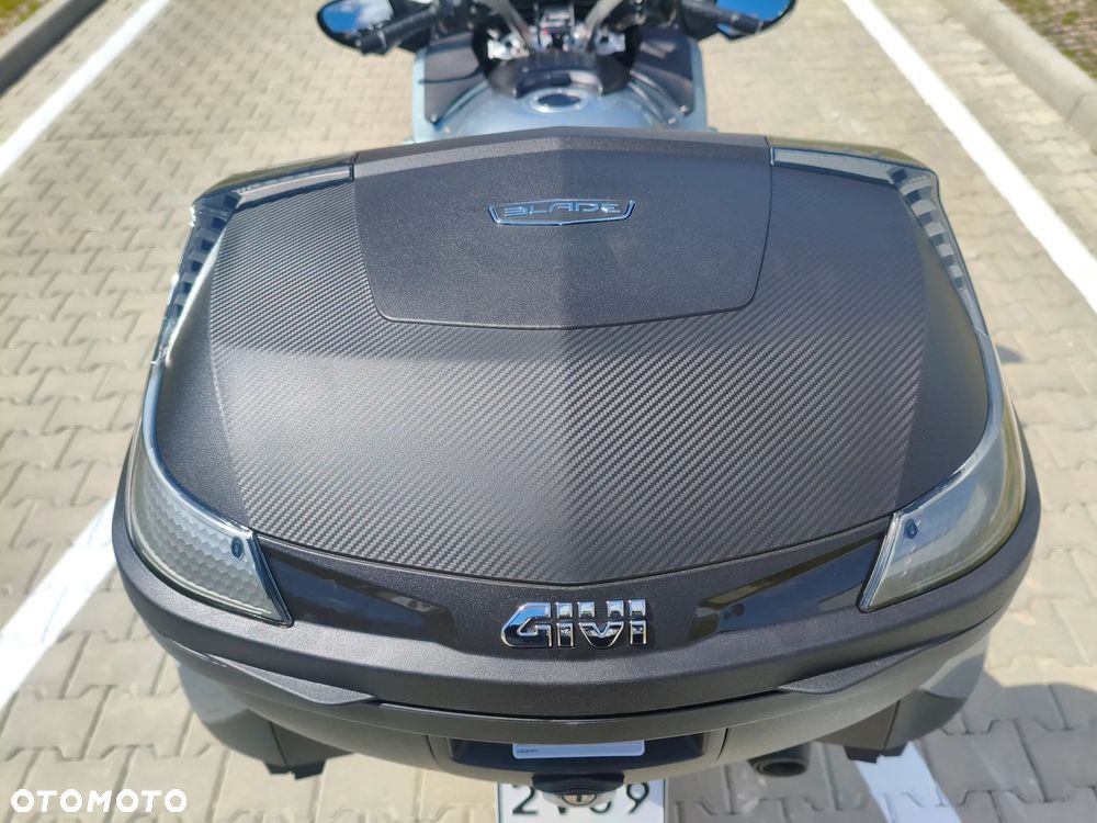Kawasaki GTR - 15