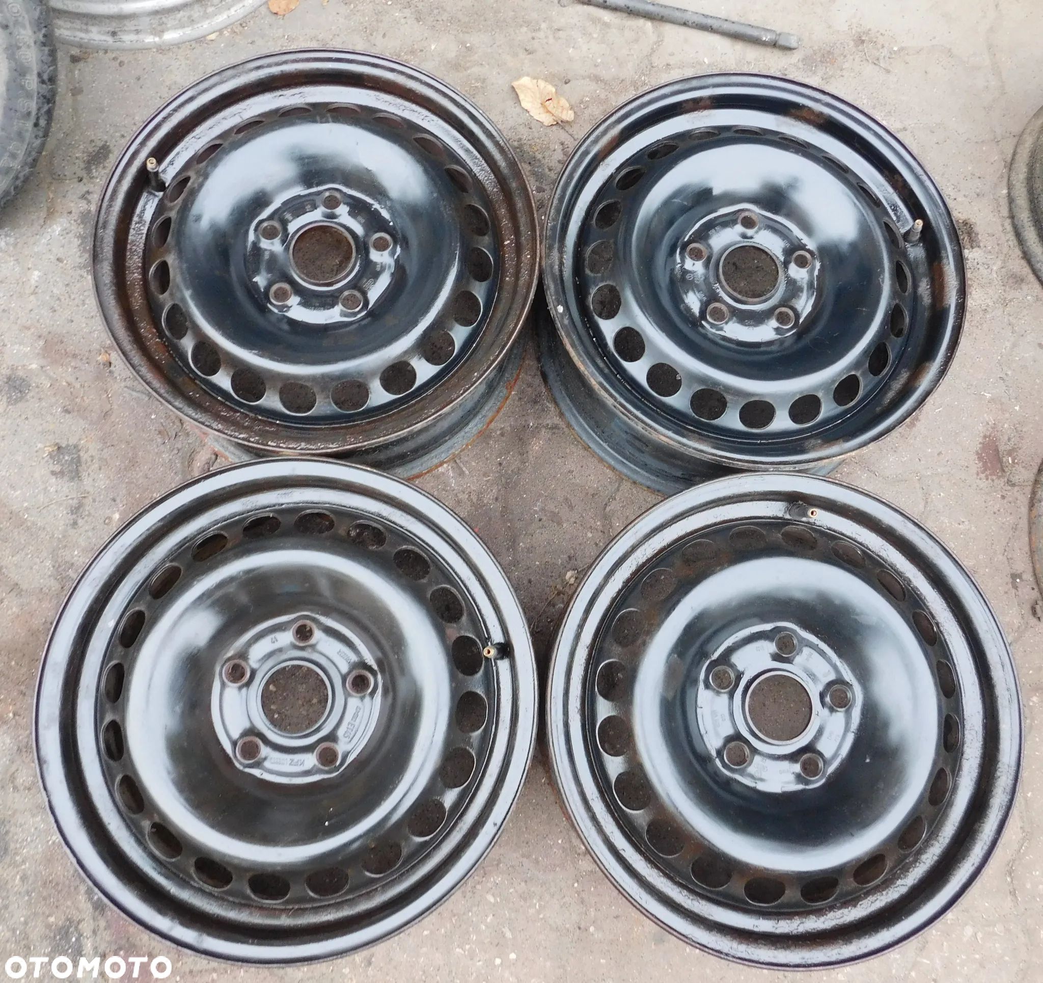 felgi stalowe 4szt 15" ET45 PASSAT AUDI A4 B5 GOLF V CADDY A3 8P OCTAVIA II - 1