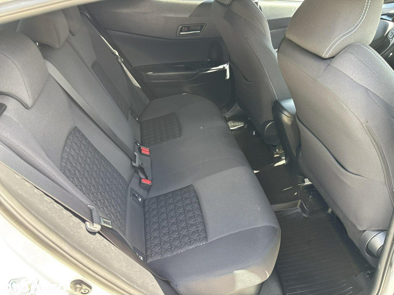 Toyota C-HR - 15