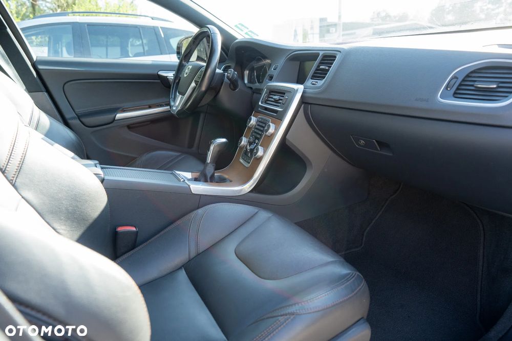 Volvo V60 Cross Country D4 Momentum - 23