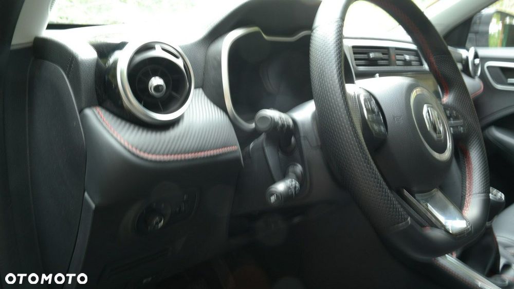 MG ZS - 15