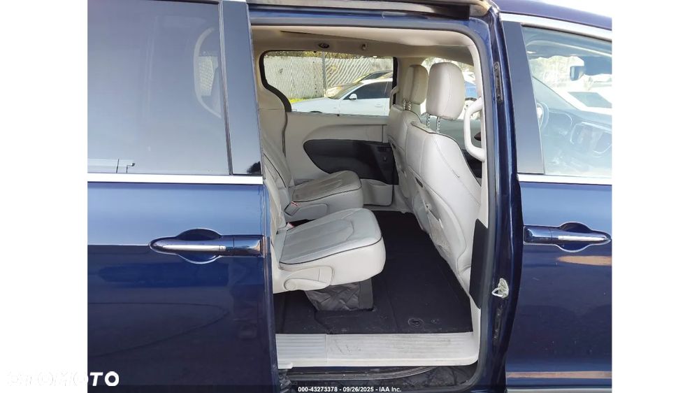 Chrysler Pacifica - 11