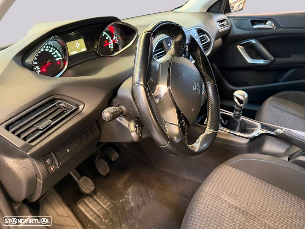 Peugeot 308 - 13