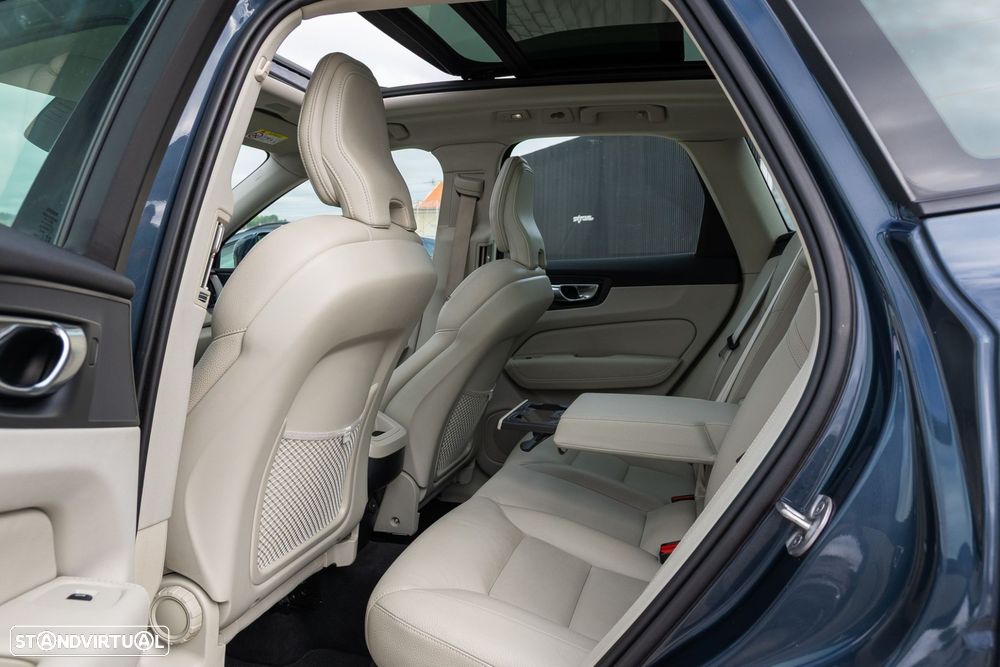 Volvo XC 60 2.0 B4 Momentum - 14