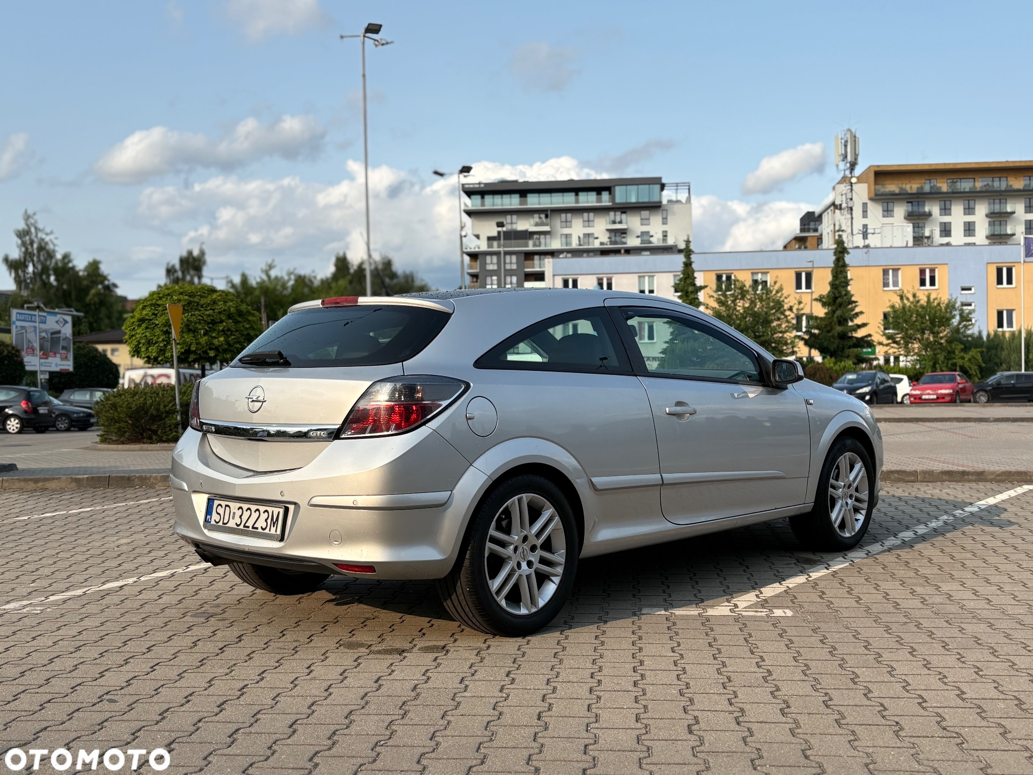 Opel Astra GTC 1.6 Sport - 2