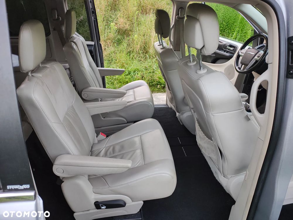 Chrysler Town & Country 3.6 Limited - 37