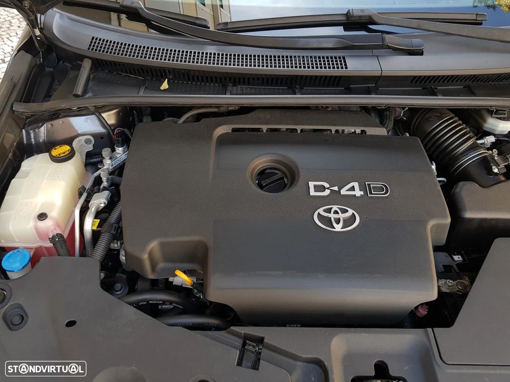 Toyota Avensis SW 2.0 D-4D Exclusive - 27