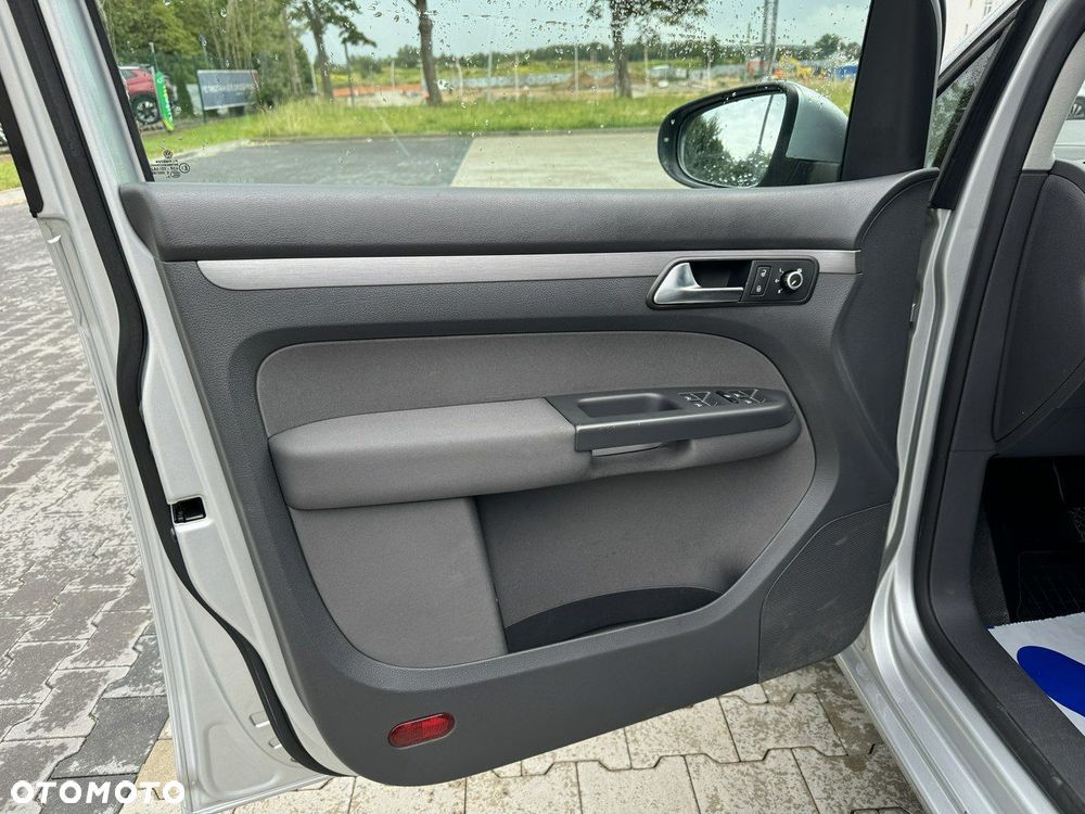 Volkswagen Touran - 15