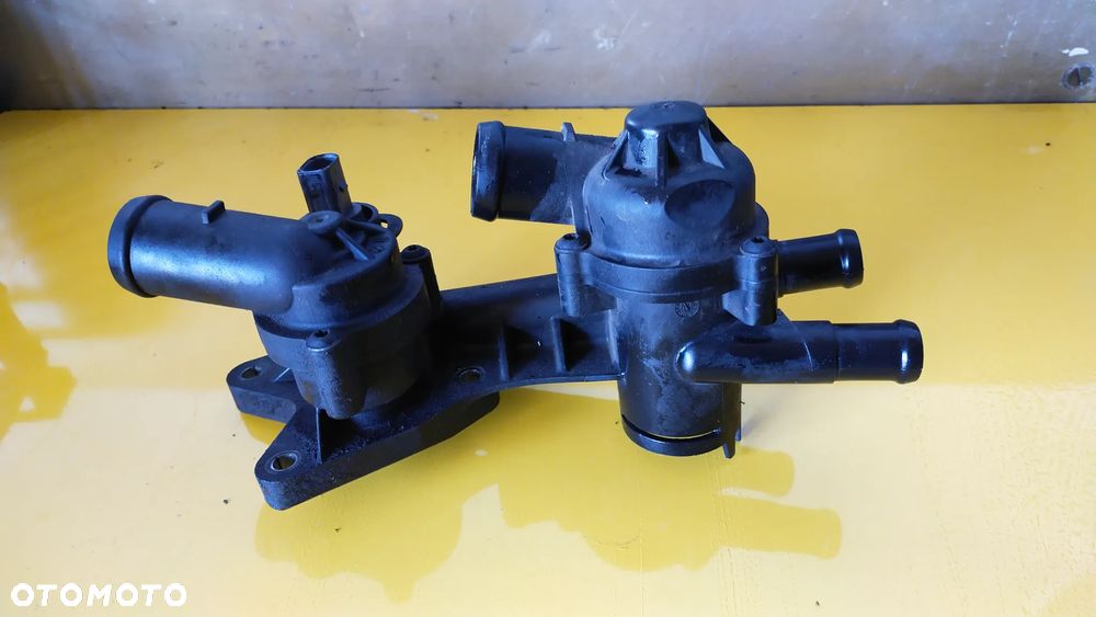 OE PA66-GF30 obudowa termostatu VW - 1