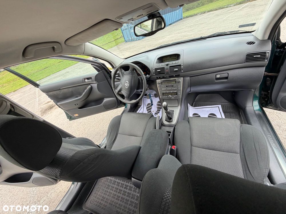 Toyota Avensis - 8