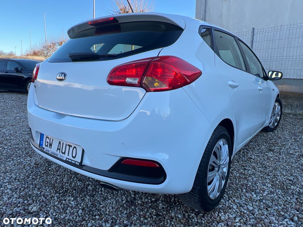 Kia Ceed 1.6 GDI Dream Team Edition - 10
