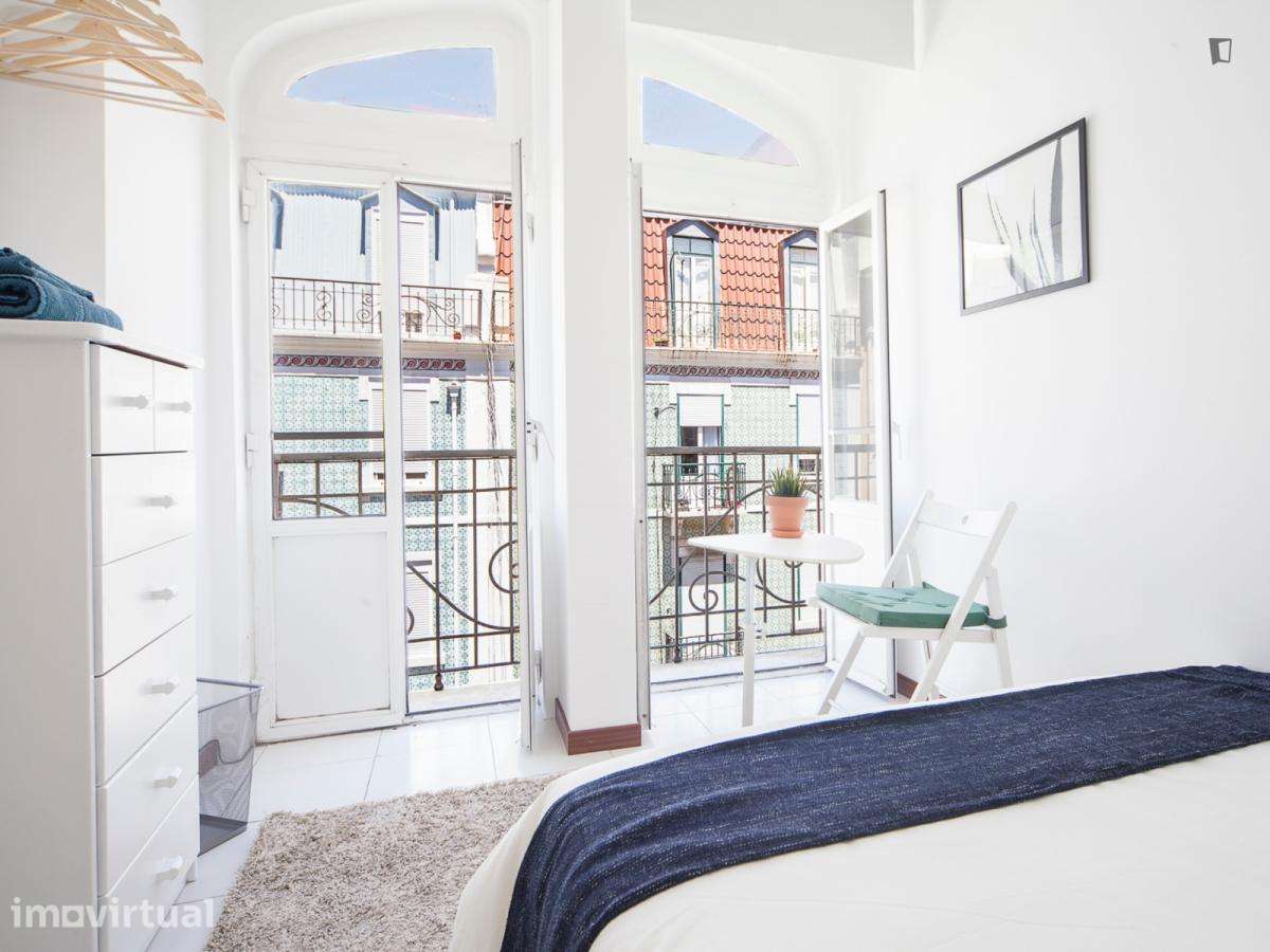 Quarto - localizado em Anjos Lisbon - Grande imagem: 2/16