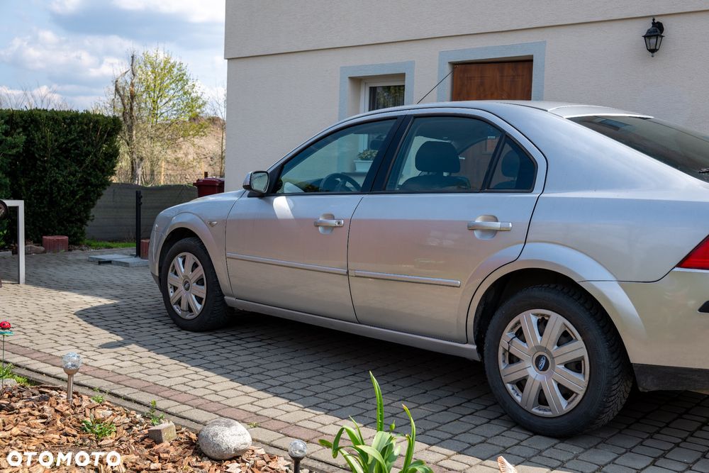 Ford Mondeo 1.8 Ambiente - 3